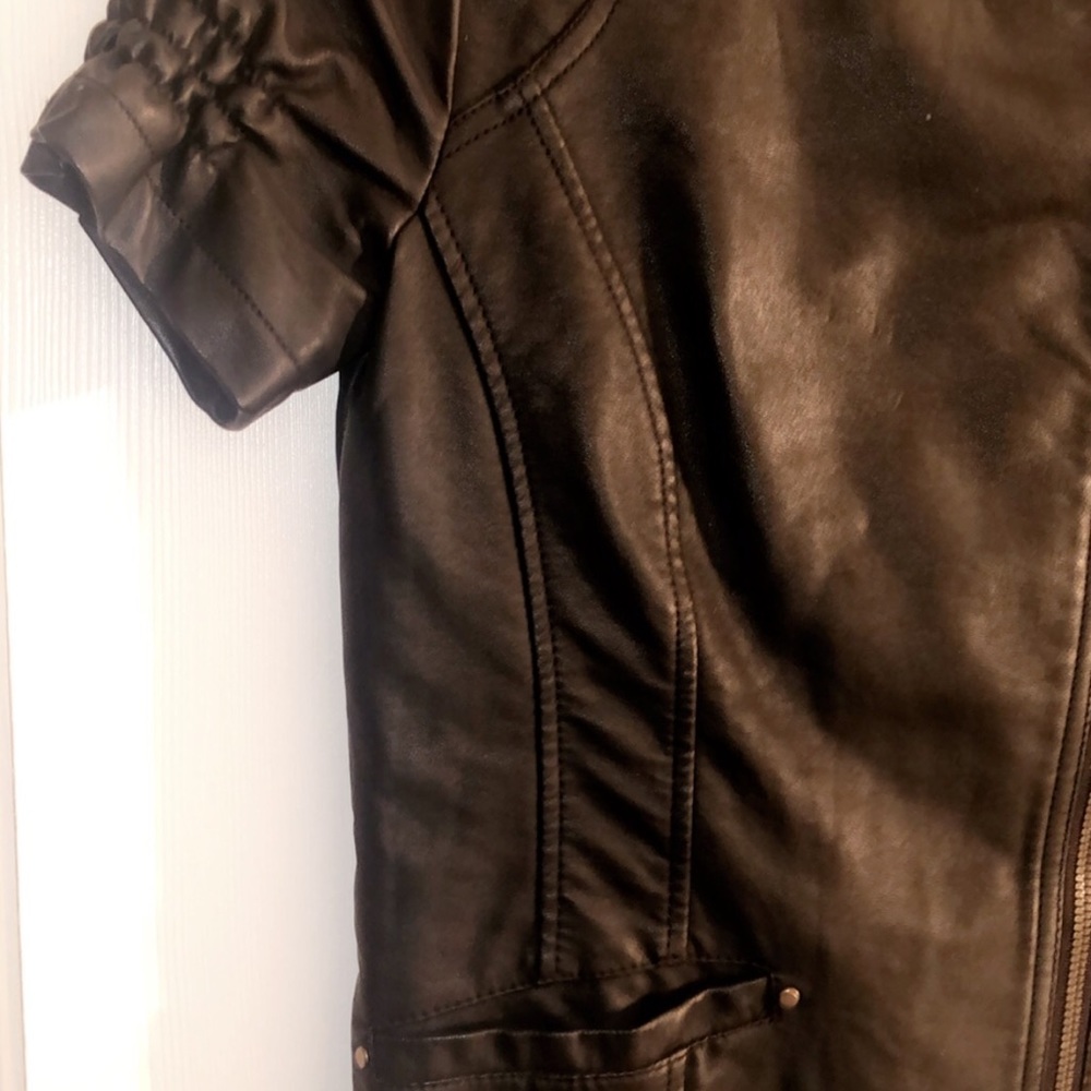 Short Leather Jacket - Picture 2 of 3